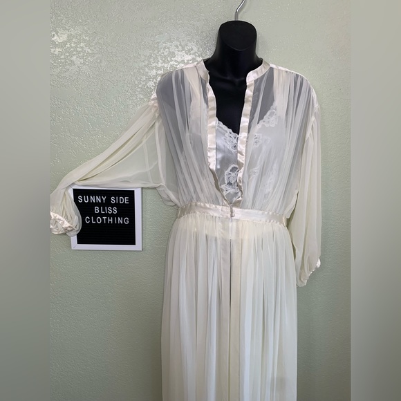 Rare Vintage Victoria Secret Embroidered Night Gown W/ Matching Robe One Size - Picture 5 of 16